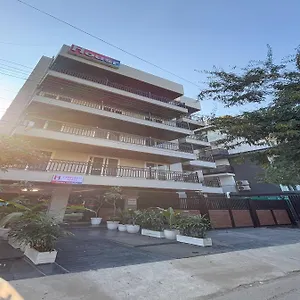  Hotel Housr Sector 45 Near Artemis Hospital